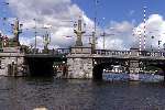 Amsterdam, 24 Juli 2002
Route Vinkeveen-Amsterdam per sloep( boot)
Amstel hotel met brug  Sloepenroute