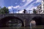 Route van Vinkeveen naar Amsterdam via Ouderkerk a/d Amstel
Brug Amsterdam met fietster  Sloepenroute