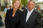 Amsterdam 7 juli 2002
Premiere Noord Koreaans staats circus
Cees Dam, met vrouw