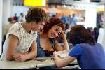 Haarlemmermeer 4 juli 2002
Katja Schuurman met haar nieuwe vriendje op schiphol