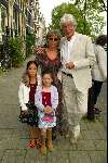 Amsterdam 7 juli 2002
Premiere Noord Koreaans staats circus
Paul v Vliet met vrouw en kleinkinderen