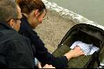WEESP 8 juli 2002
Pernille la lau met man en kind aan het wandelen