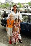Amsterdam 7 juli 2002
Premiere Noord Koreaans staats circus
Sandra Brood met dochtertje Lola