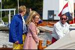 Kaagdorp 11 juli 2002
Prins Willem Alexander en Maxima krijgen boot
Theo Dietz en zijn vrouw