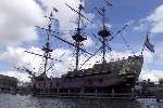 Amsterdam, 24 Juli 2002
Het scheepvaartmuseum met op de voorgrond het VOC Schip
Sloepenroute