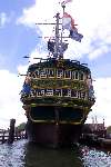 Amsterdam, 24 Juli 2002
Het scheepvaartmuseum met op de voorgrond het VOC Schip
Sloepenroute
