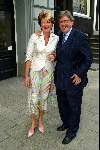 Amsterdam 2 juli 2003
Premiere henk v d meyden in carre
Bram Peeper met zus van Neelie Kroes