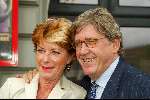 Amsterdam 2 juli 2003
Premiere henk v d meyden in carre
Bram Peeper met zus van Neelie Kroes