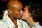 Zaandam 4 juli 2003
Verjaardagfeestje van Fajah Lourens in zaandam
Hier haar vriend kussend