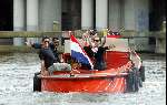Amsterdam 16 juli 2003
Ans Marcus  varen op boot in amsterdamse grachten met George Benson