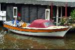 Amsterdam 8juli 2003
Hans v d Togt met zijn hondjes in zijn sloep voor zijn woonboot