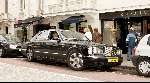Amsterdam 2 juli 2003
Harry Mens met chauffeur in Bentley in pc hooftstraat
