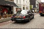 Amsterdam 2 juli 2003
Harry Mens met chauffeur in Bentley in pc hooftstraat