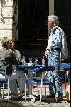 Amsterdam 9 juli 2003
Harry Mulisch met vrouw en dochter op terras op de pc hooftstraat