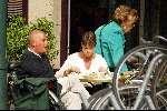 Amsterdam 18 juli 2003
Jack v Gelder  met zijn vrouw samen op terras
