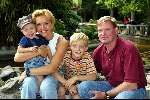 Wassenaar 8juli 2003
nieuwe show in duinrell
Mariska v Kolck met zoontjes en man