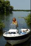 Loosdrecht 10 juli 2003
Milika Peterzon op haar boot met haar hondje