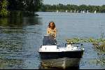 Loosdrecht 10 juli 2003
Milika Peterzon op haar boot met haar hondje