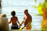 Marbella 26 juli 2003
Paul de Leeuw met Stefan Nugter en Kas op het strand