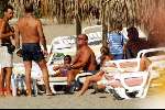 Marbella 26 juli 2003
Paul de Leeuw met Stefan Nugter en Kas op het strand