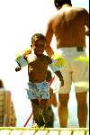 Marbella 26 juli 2003
Paul de Leeuw met Stefan Nugter en Kas op het strand