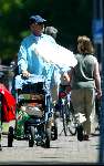 Amsterdam 12 juli 2003 
Peter Faber met baby achter kinderwagen