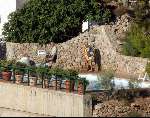Porto Ercole 20 juli 2003
Prins Bernhard douchen bij zijn huis in blootje