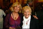 Amsterdam 2 juli 2003
Premiere henk v d meyden in carre
Willeke Alberti met moeder Ria Alberti