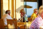 Noordwijk 22 juli 2003
Rik Felderhof en zijn vriendin Denise bij Huis ter Duin in Noordwijk