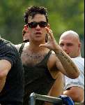 Amsterdam 15 juli 2003
Robbie Williams varen op boot in Amsterdam
Tatoeage
