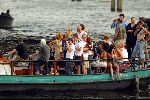 Amsterdam 15 juli 2003
Robbie Williams met tatoeage varend in de grachten van Amsterdam


Peter Smulders bv