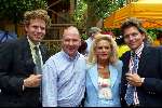 Wassenaar 8juli 2003
Nieuwe show in duinrell
Ronnie Tober met eigenaars duinrell