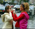 Amsterdam 17 juli 2003
Tatum Dagelet en Jennifer de Jong tijdens opnames.
Brutale meiden