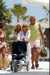 Marbella 25 juli 2003
Wino Omtzigt met Sylvana Borsato en Mary Borsato