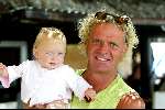 Marbella 25 juli 2003
Wino Omtzigt met zijn zoontje bij nicky beach