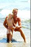 Marbella 25 juli 2003
Wino Omtzigt met zijn dochtertje bij nicky beach