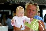 Marbella 25 juli 2003
Wino Omtzigt met zijn zoontje bij nicky beach