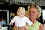 Marbella 25 juli 2003
Wino Omtzigt met zijn zoontje bij nicky beach