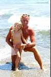 Marbella 25 juli 2003
Wino Omtzigt met zijn dochter bij nicky beach