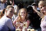 Amsterdam 28 juli 2004
opnames film PROFS op pc hooftstraat met Sophiel Hillebrand, Anke Engels, Froukje Jansen en Liesbeth Kamerling( hoogzwanger)