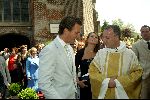 Heesch/Geffen 10 Juli 2004
Trouwen Ruud v Nistelrooy met zijn Leontien Slaats
Arnold Bruggink in besprekning met de pastoor voor\