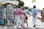 Cannes 19 juli 2004
Hans Breukhoven , Connie Breukhoven en Marvin Breukhoven en Edwin op boulevard van Cannes.