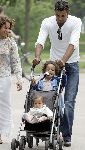 Amsterdam 21 juli 2004
Edwin Jonker met zijn ex Nurlaila en hun 2 kinderen