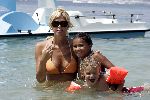 Juan les Pins 23 juli 2004
Estelle Gullit met Joel en Maxim op vakantie