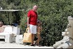 Sant tropez 25 juli 
Harry Mens op weg naar zee met zijn kinderen.