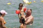 St tropez 25 juli 
Harry Mens in zee met zijn kinderen.