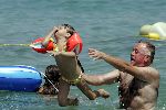 St tropez 25 juli 
Harry Mens in zee met zijn kinderen.