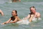 St tropez 25 juli 
Harry Mens in zee met zijn kinderen.