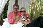 Sant tropez 24 juli 
Jan des Bouvrie en Monique des Bouvrie bij Nikki Beach