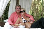 Sant tropez 24 juli 
Jan des Bouvrie en Monique des Bouvrie bij Nikki Beach